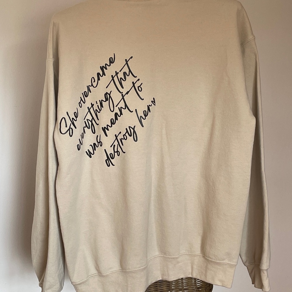 BRAND NEW PowHERful Cream Crewneck Sweatshirt M Heavy Blend